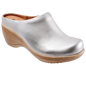 SoftWalk Madison Leather Clog in Silver